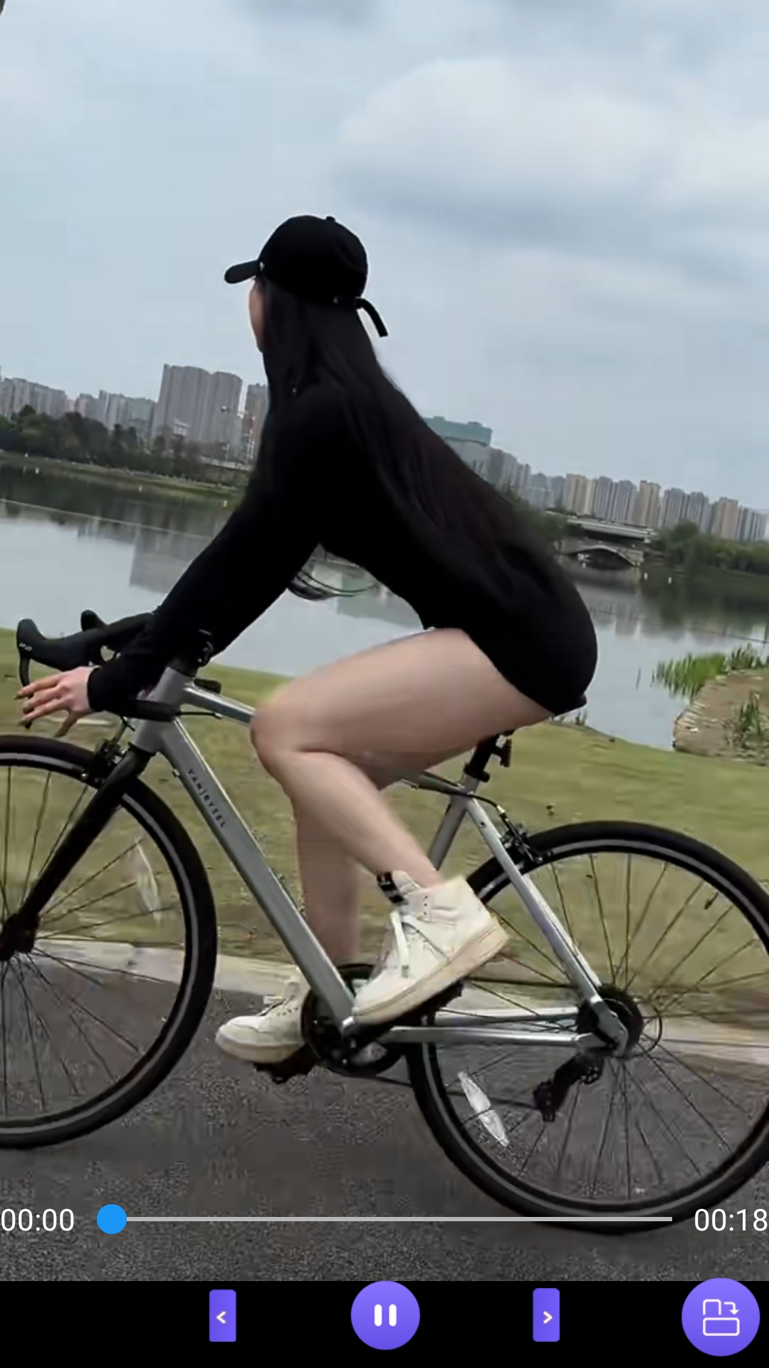 黑色袜靴搭配截图